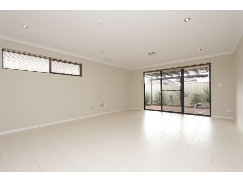 1/3 Minori Gardens, Yangebup WA 6164