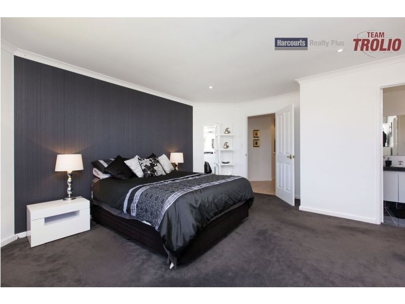 12 Bilcich Gardens, Spearwood WA 6163