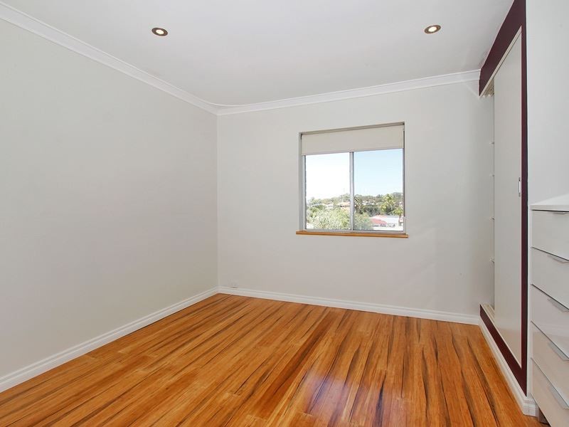 11/4 Southend Rd, Hamilton Hill WA 6163