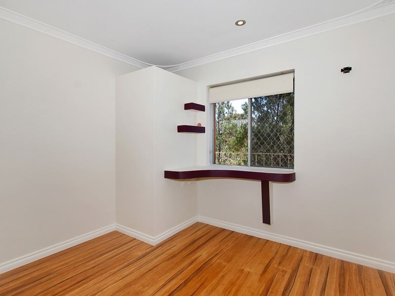 11/4 Southend Rd, Hamilton Hill WA 6163