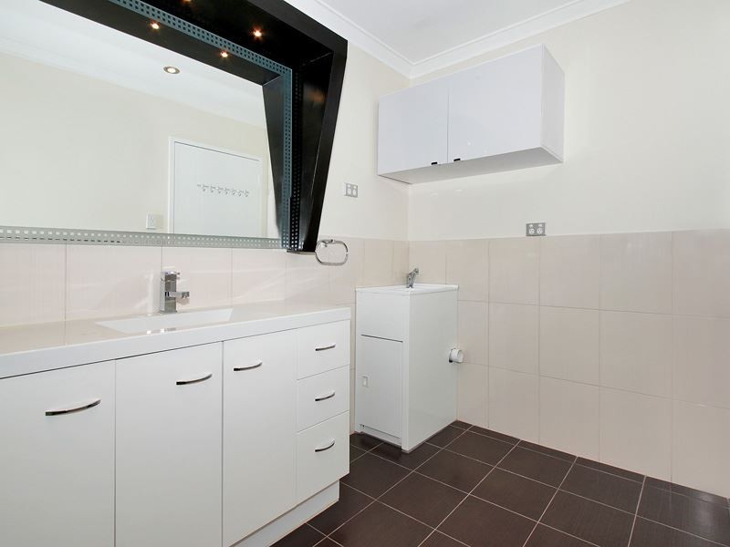 11/4 Southend Rd, Hamilton Hill WA 6163