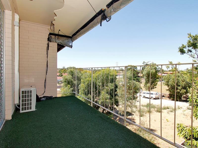11/4 Southend Rd, Hamilton Hill WA 6163