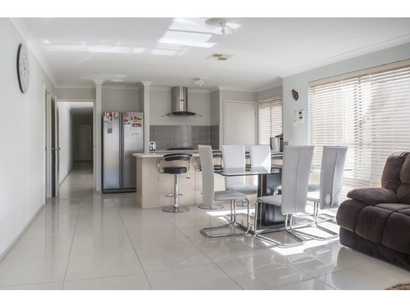 4 Portchester Avenue, Orelia WA 6167