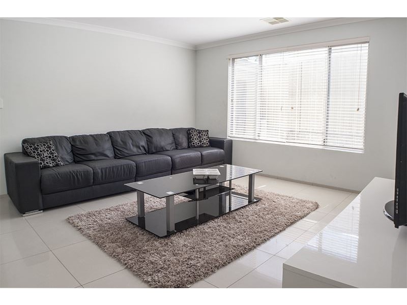 4 Portchester Avenue, Orelia WA 6167