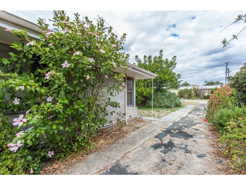 16 Treeby Street, Coolbellup WA 6163