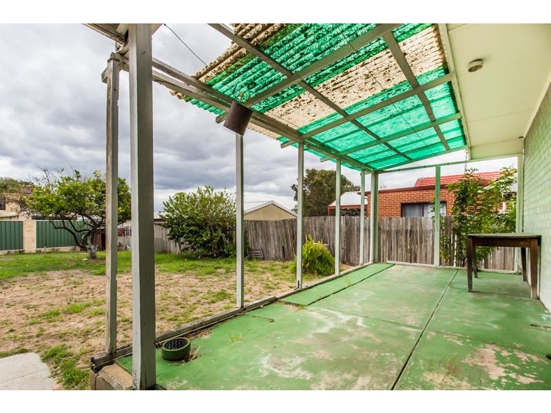 16 Treeby Street, Coolbellup WA 6163