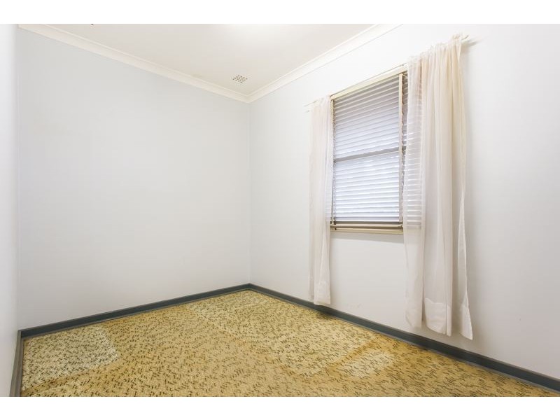 16 Treeby Street, Coolbellup WA 6163