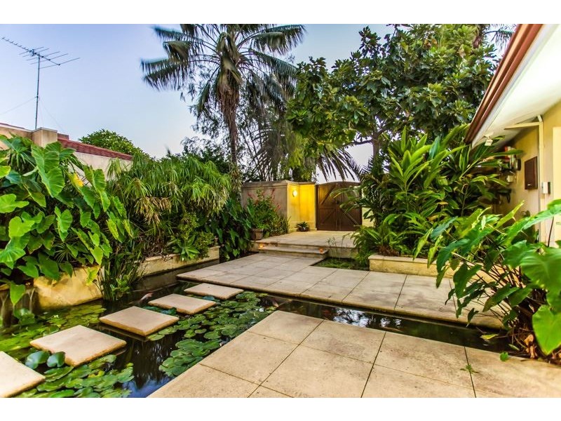 34 Pilgrim Way, Hamilton Hill WA 6163