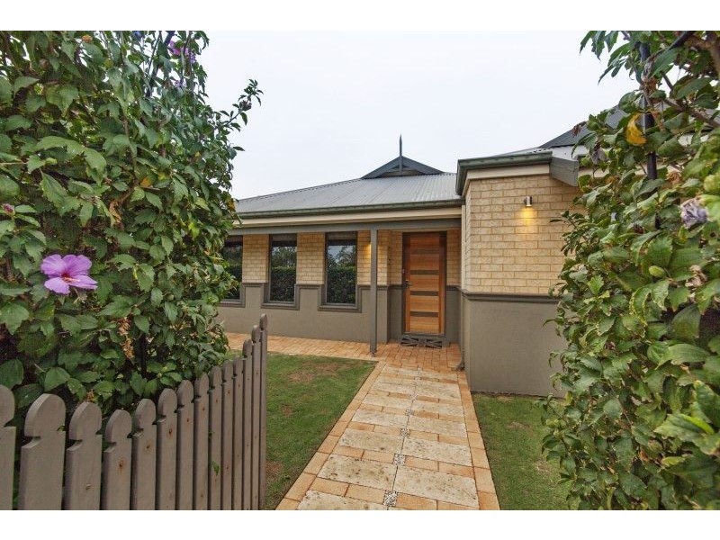 33 Aurora Drive, Atwell WA 6164