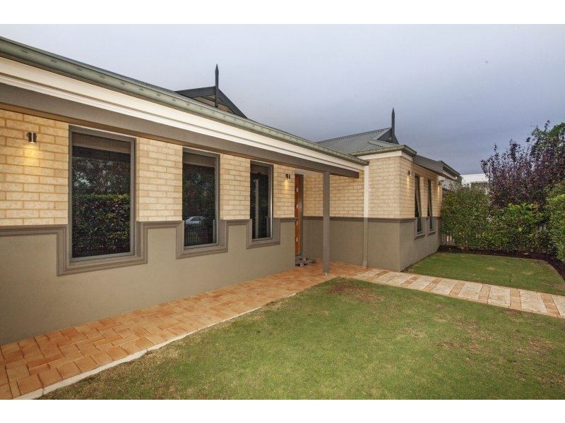 33 Aurora Drive, Atwell WA 6164