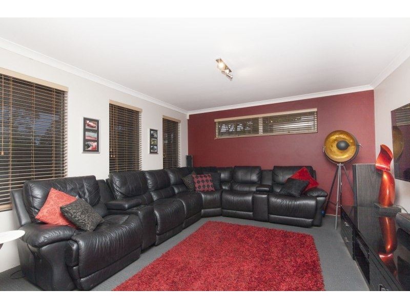 33 Aurora Drive, Atwell WA 6164