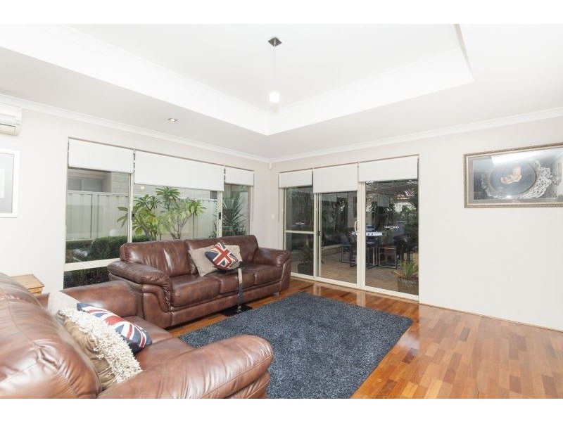 33 Aurora Drive, Atwell WA 6164