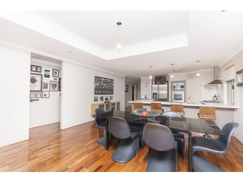 33 Aurora Drive, Atwell WA 6164