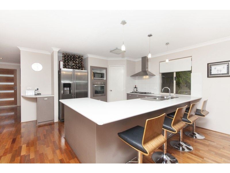 33 Aurora Drive, Atwell WA 6164