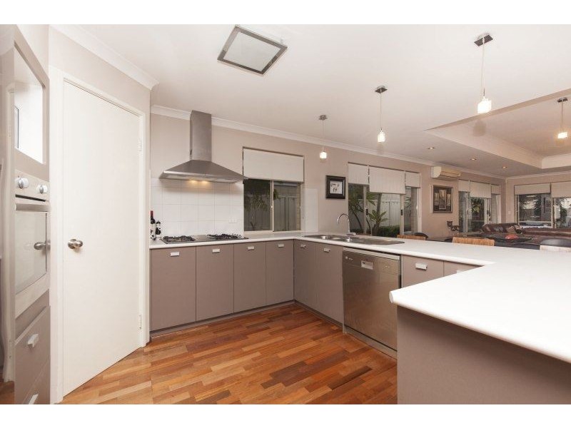 33 Aurora Drive, Atwell WA 6164