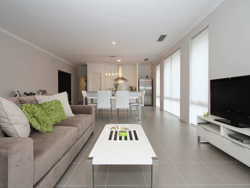 6 Rocky Road, Wandi WA 6167