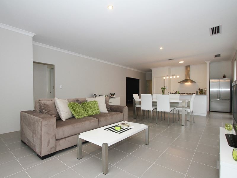 6 Rocky Road, Wandi WA 6167