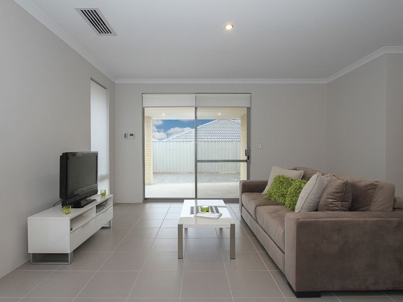 6 Rocky Road, Wandi WA 6167