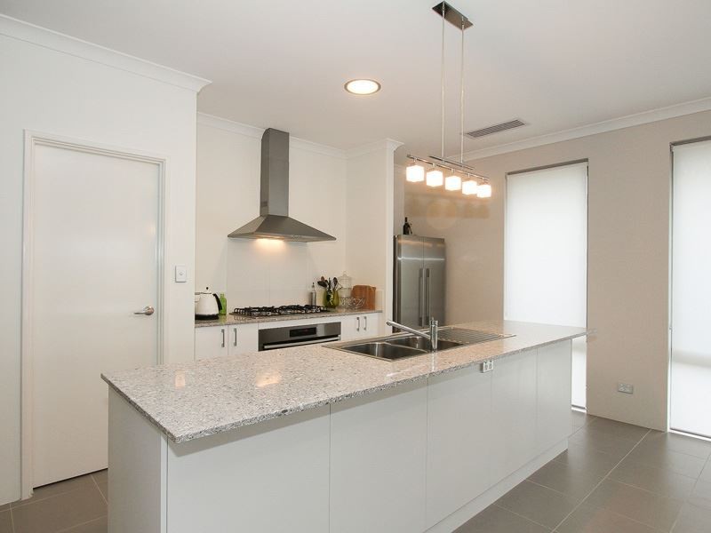 6 Rocky Road, Wandi WA 6167