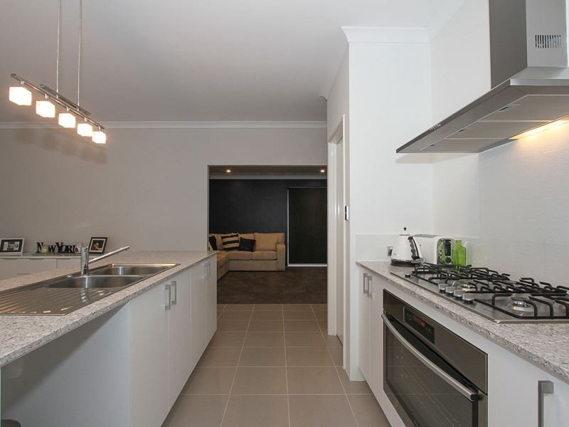 6 Rocky Road, Wandi WA 6167