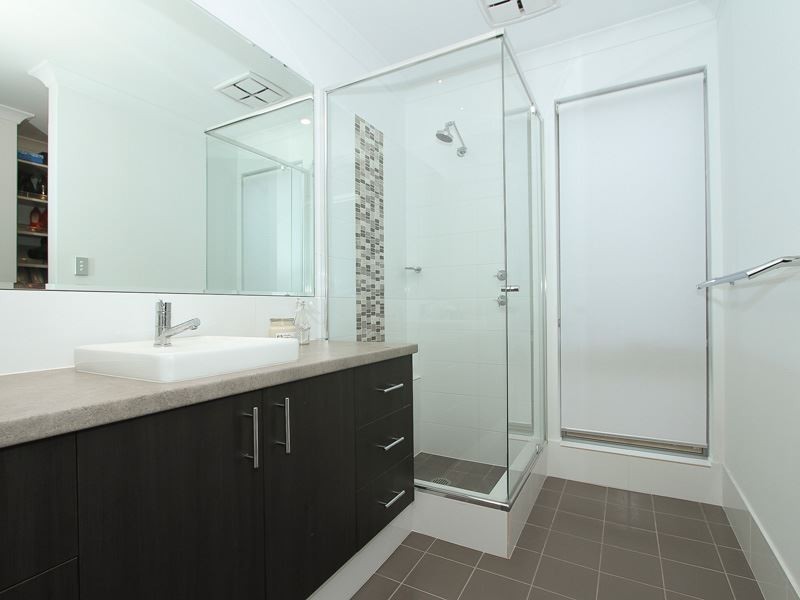 6 Rocky Road, Wandi WA 6167