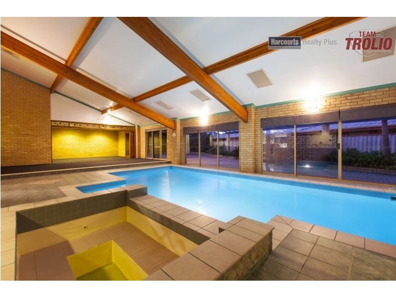 11 Tunis Place, Coogee WA 6166