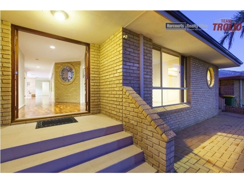 11 Tunis Place, Coogee WA 6166