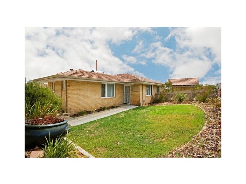 11 Watterton Place, Hamilton Hill WA 6163