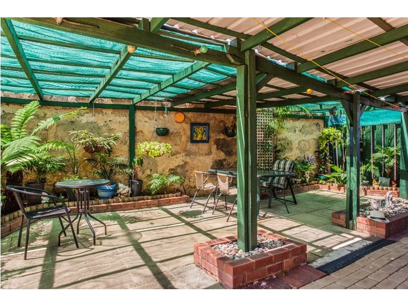 92 Phoenix Rd, Hamilton Hill WA 6163