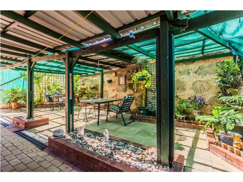 92 Phoenix Rd, Hamilton Hill WA 6163