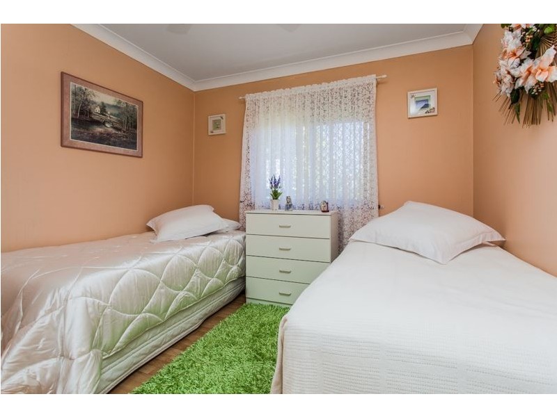 92 Phoenix Rd, Hamilton Hill WA 6163