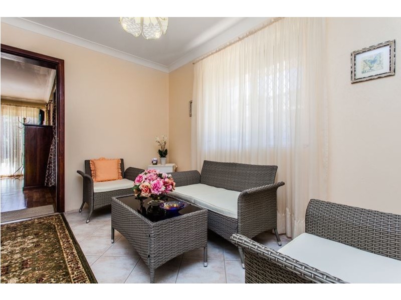 92 Phoenix Rd, Hamilton Hill WA 6163