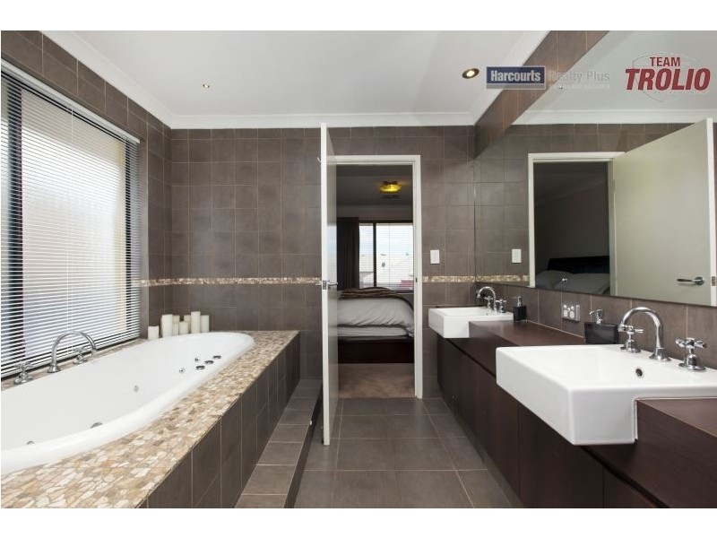 14 Hamelin Drive, Munster WA 6166