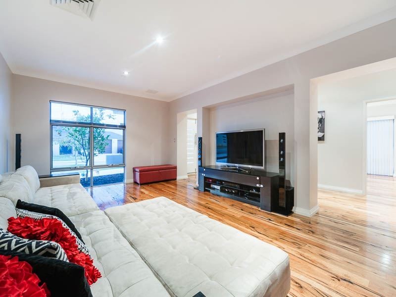 38 Belmore Bend, Aubin Grove WA 6164