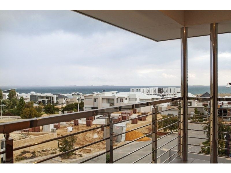 5 Amelia Loop, North Coogee WA 6163