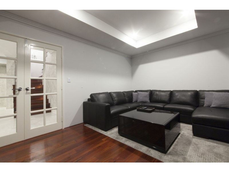 5 Amelia Loop, North Coogee WA 6163