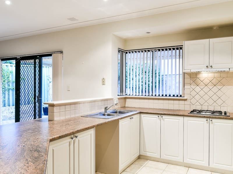 15 Bilcich Gardens, Spearwood WA 6163