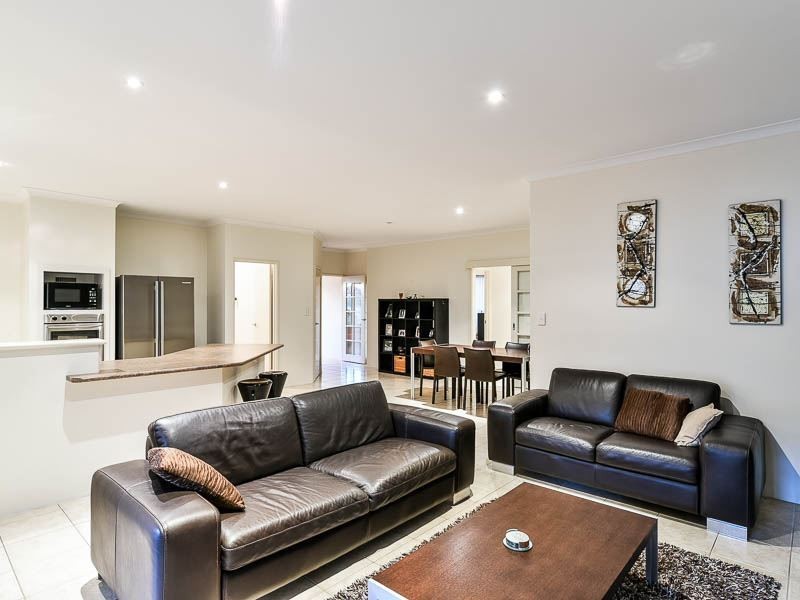 15 Bilcich Gardens, Spearwood WA 6163