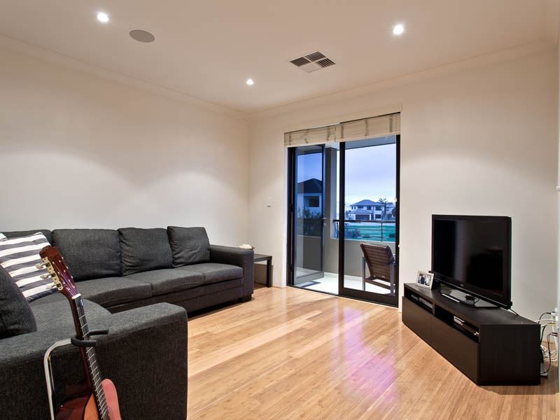 24 Leschenault Boulevard, Munster WA 6166