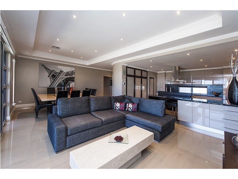 7 Newark Turn, North Coogee WA 6163