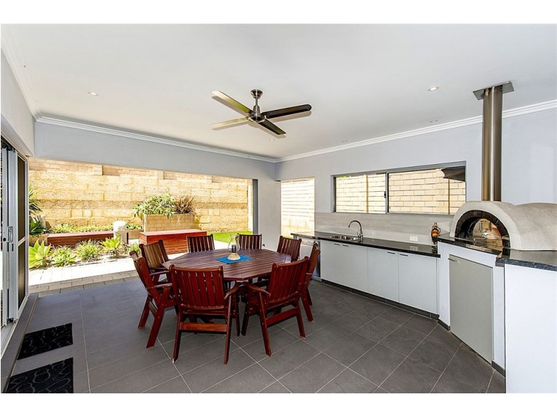 7 Newark Turn, North Coogee WA 6163