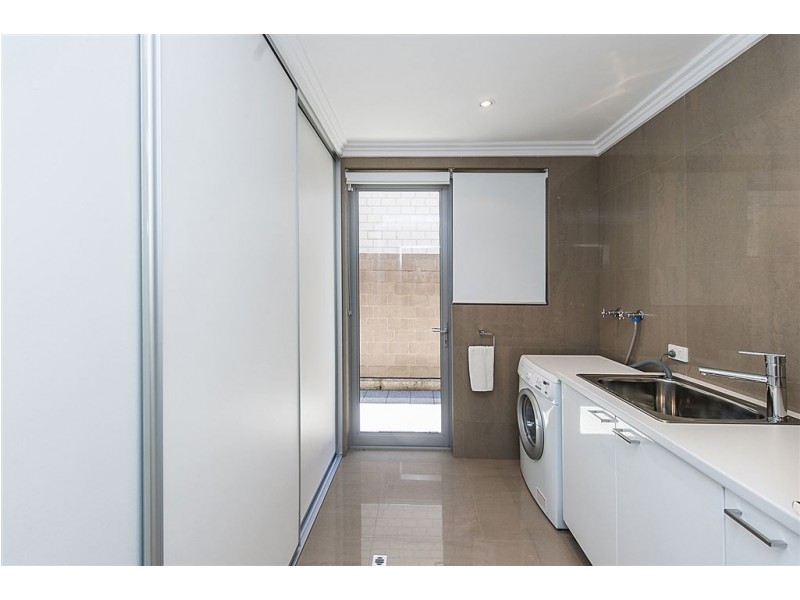 7 Newark Turn, North Coogee WA 6163