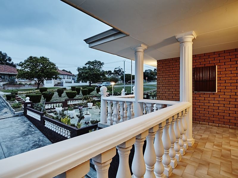 6 Wiluna Avenue, White Gum Valley WA 6162