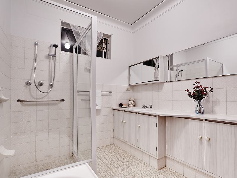 6 Wiluna Avenue, White Gum Valley WA 6162