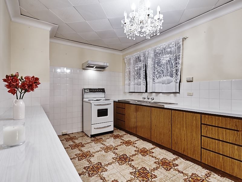 6 Wiluna Avenue, White Gum Valley WA 6162