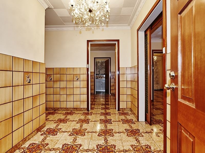 6 Wiluna Avenue, White Gum Valley WA 6162