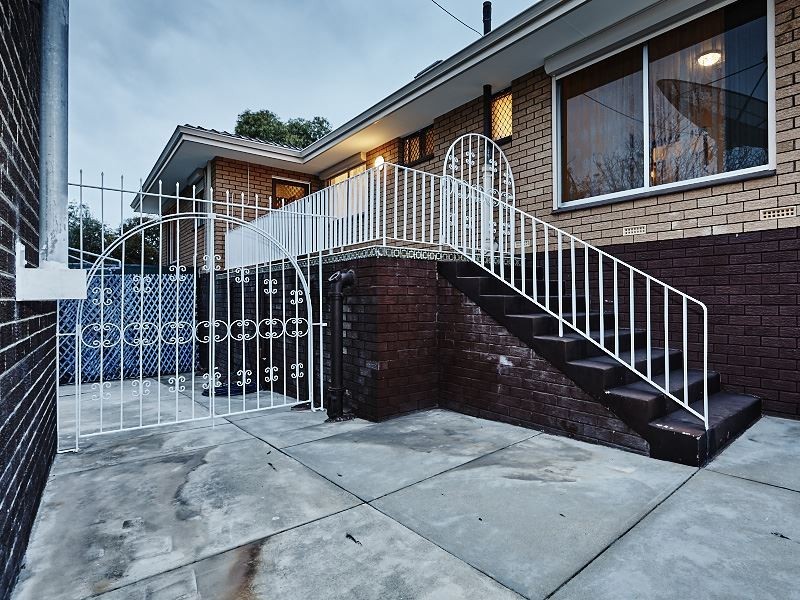 6 Wiluna Avenue, White Gum Valley WA 6162