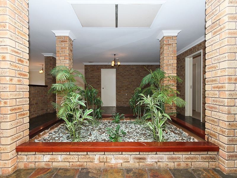 9 Fairview St, Coogee WA 6166