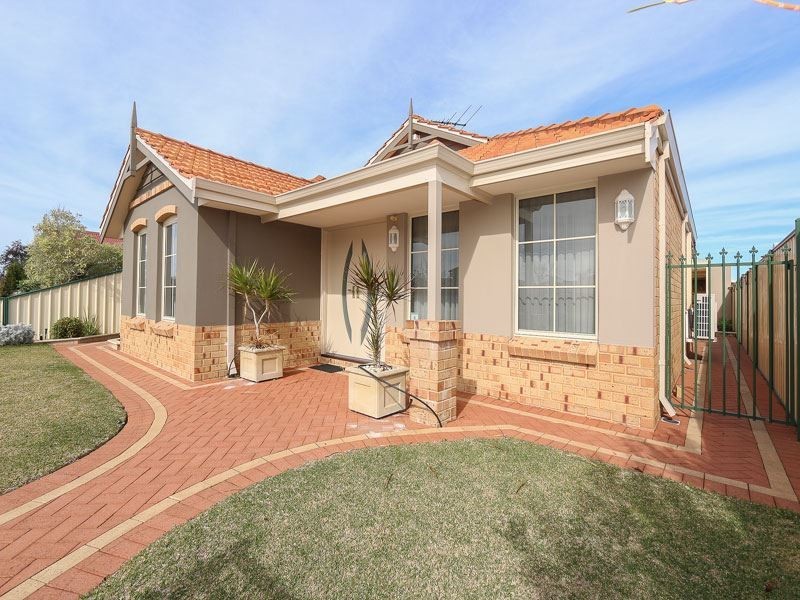 8 Reeves Entrance, Success WA 6164