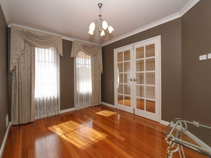 8 Reeves Entrance, Success WA 6164